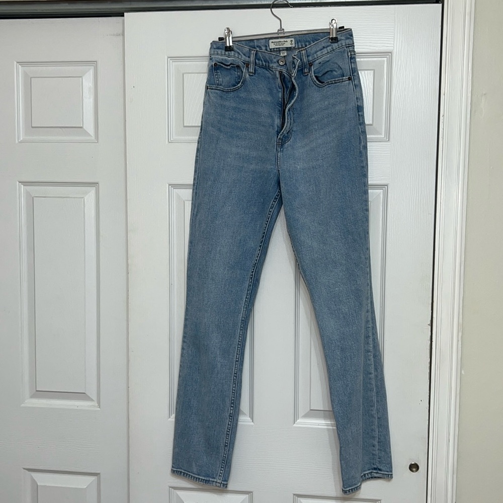 A&F 90’s slim straight ultra high rise jeans